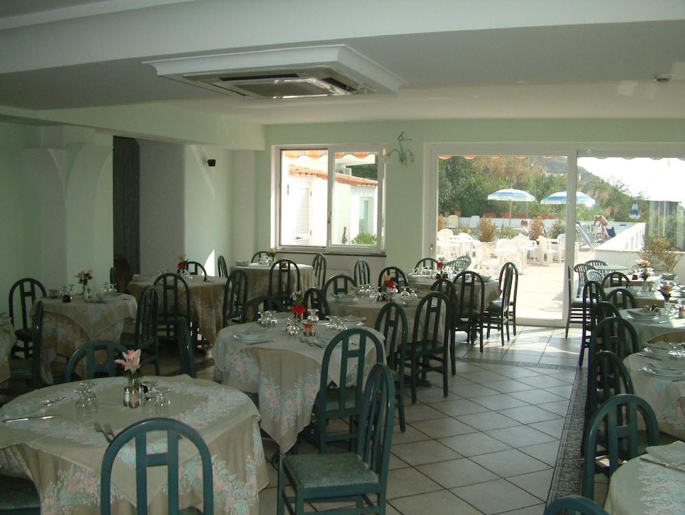 Hotel La Ginestra Forio di Ischia Екстериор снимка