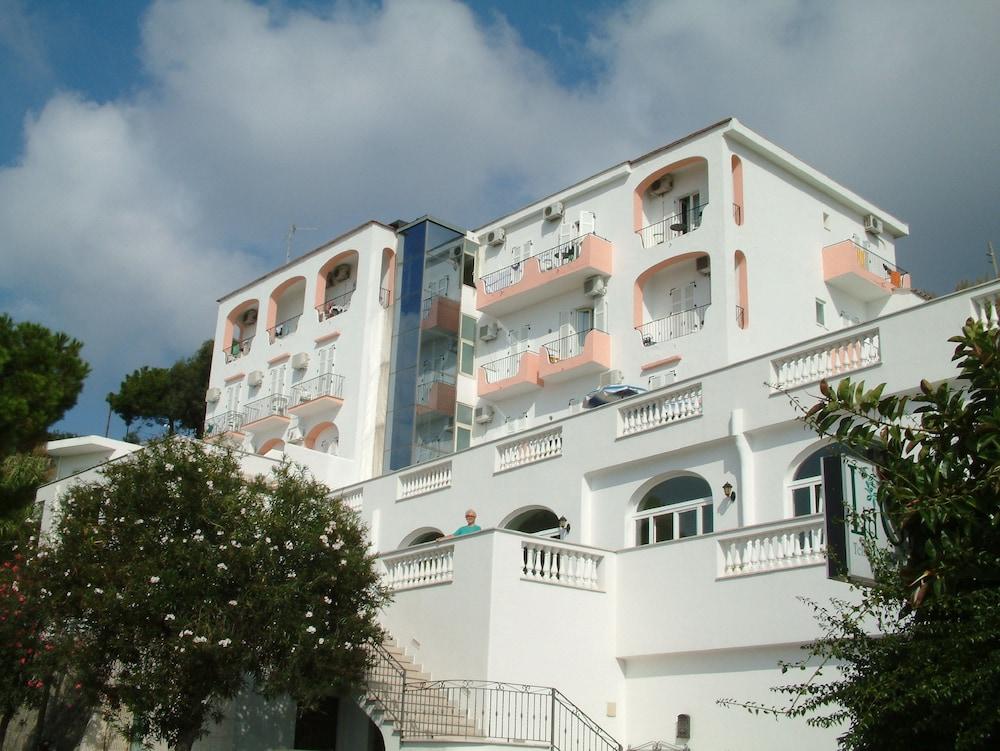 Hotel La Ginestra Forio di Ischia Екстериор снимка
